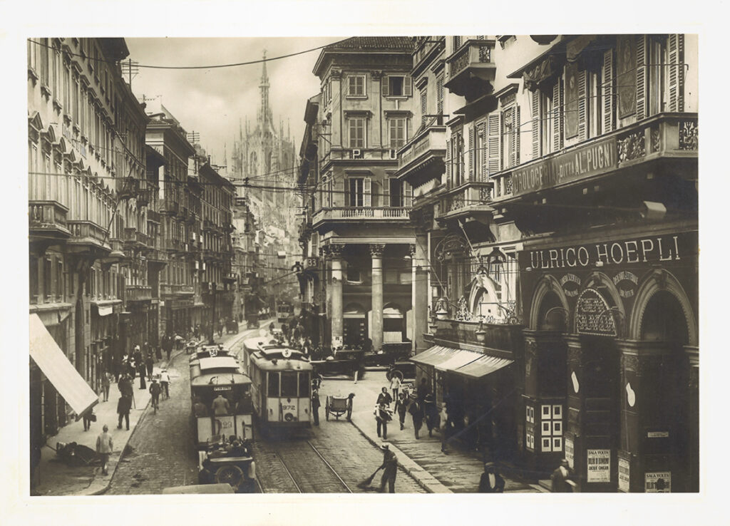 1923, Libreria Hoepli in Galleria De Cristoforis
